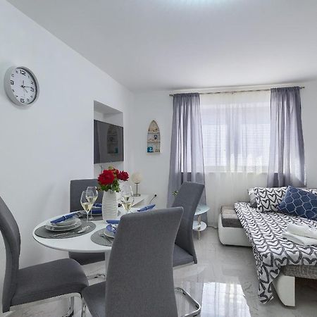 Studio Apartman Luka Pomer Eksteriør bilde