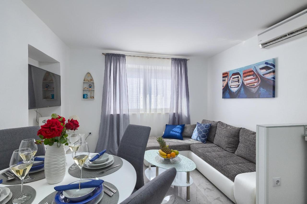 Studio Apartman Luka Pomer Eksteriør bilde