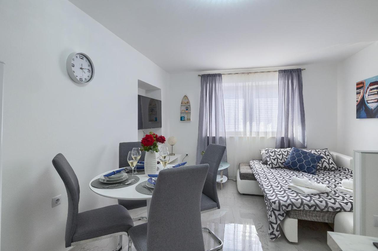 Studio Apartman Luka Pomer Eksteriør bilde