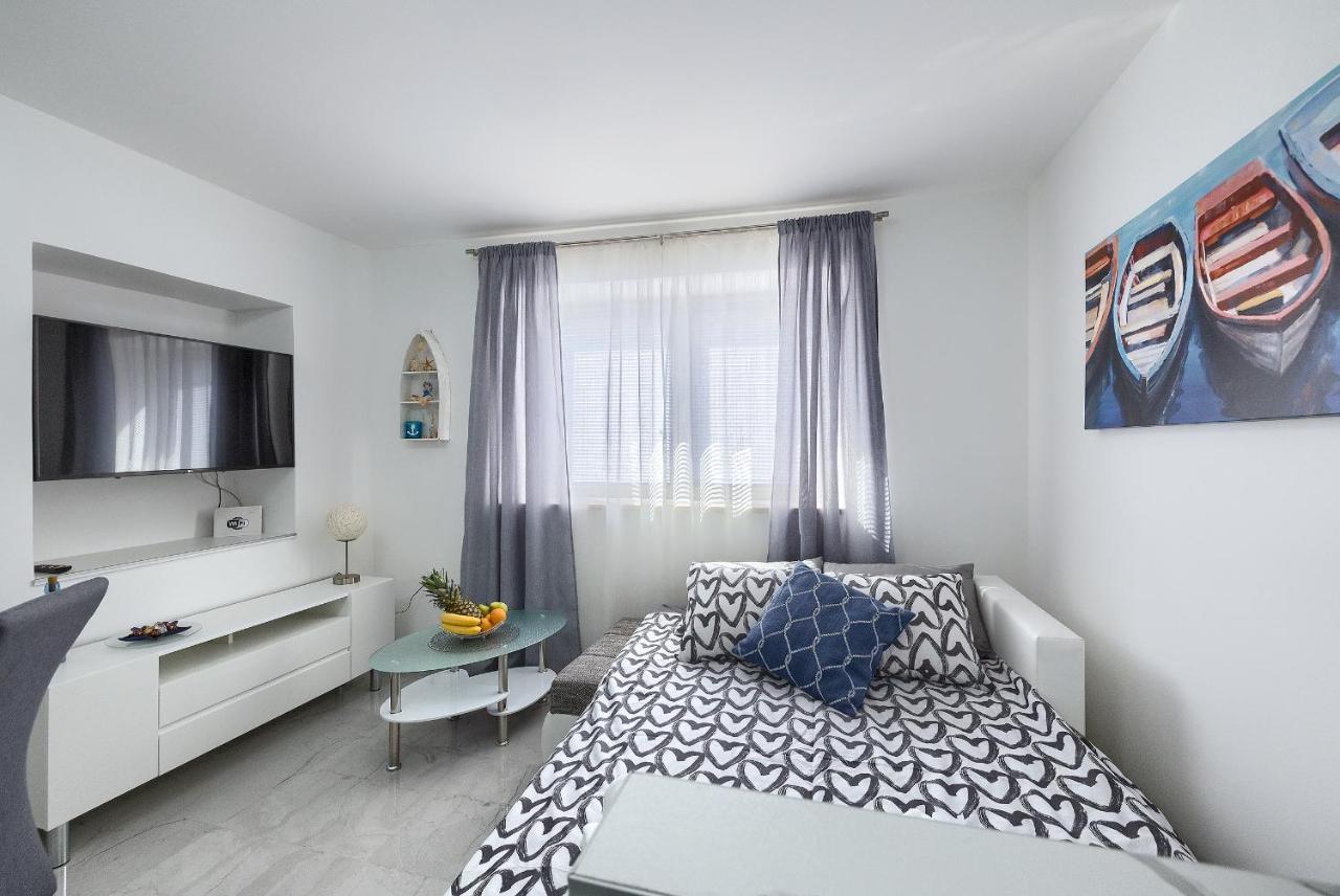Studio Apartman Luka Pomer Eksteriør bilde